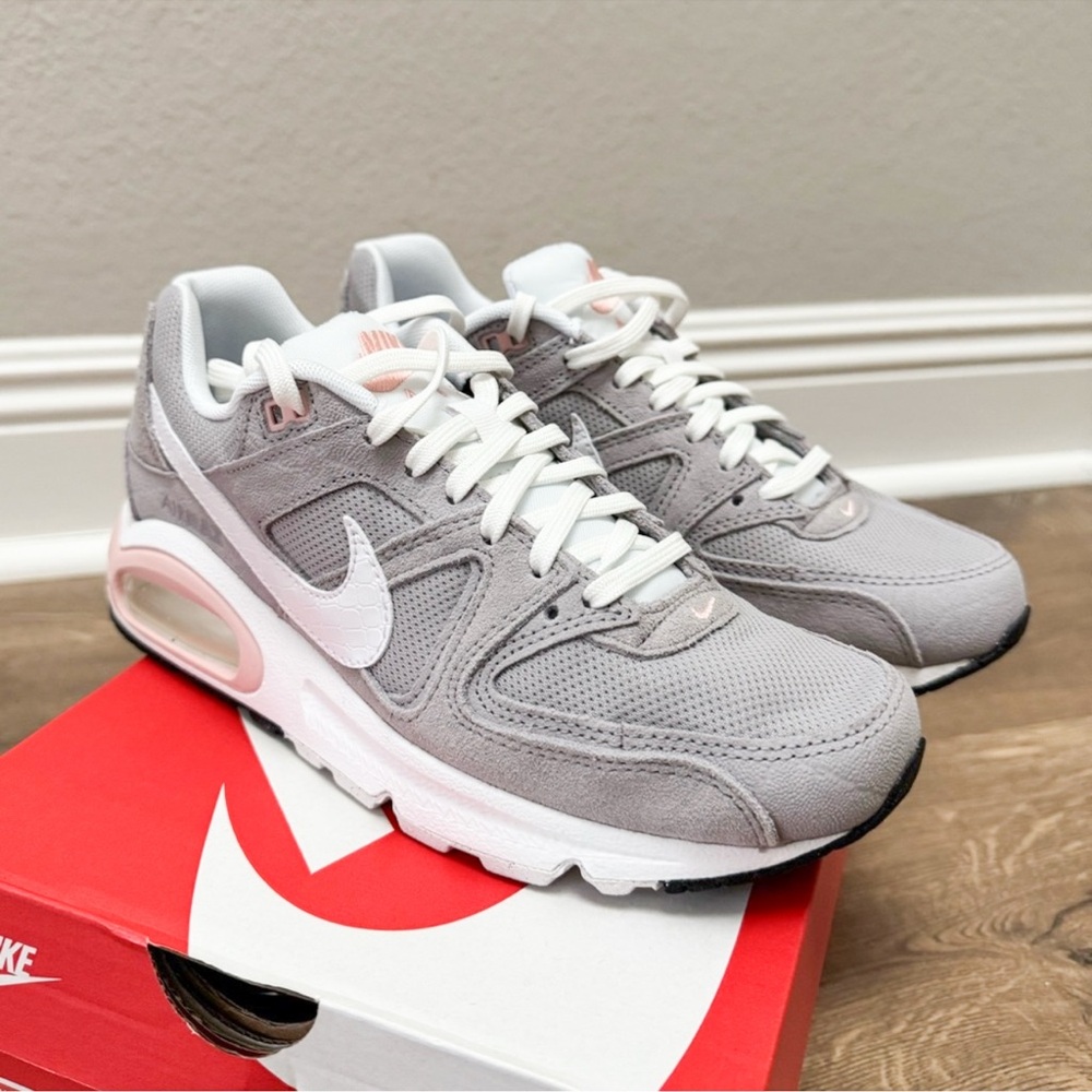 Nike Air Max Command Women’s 7 Gray Pink Running Shoes Sneakers NEW